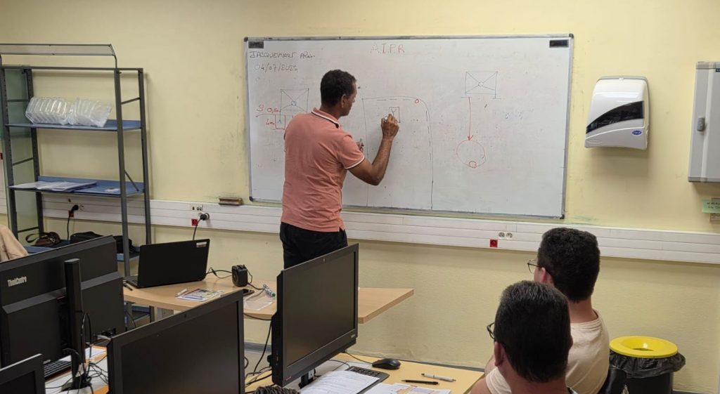 Cessions de formations collectives de l’AIPR pour les Géomètres-Experts et les collaborateurs d’ATLAS GÉO CONSEIL. 2 WhatsApp Image 2025 09 30 a 19.06.10 0a985b38